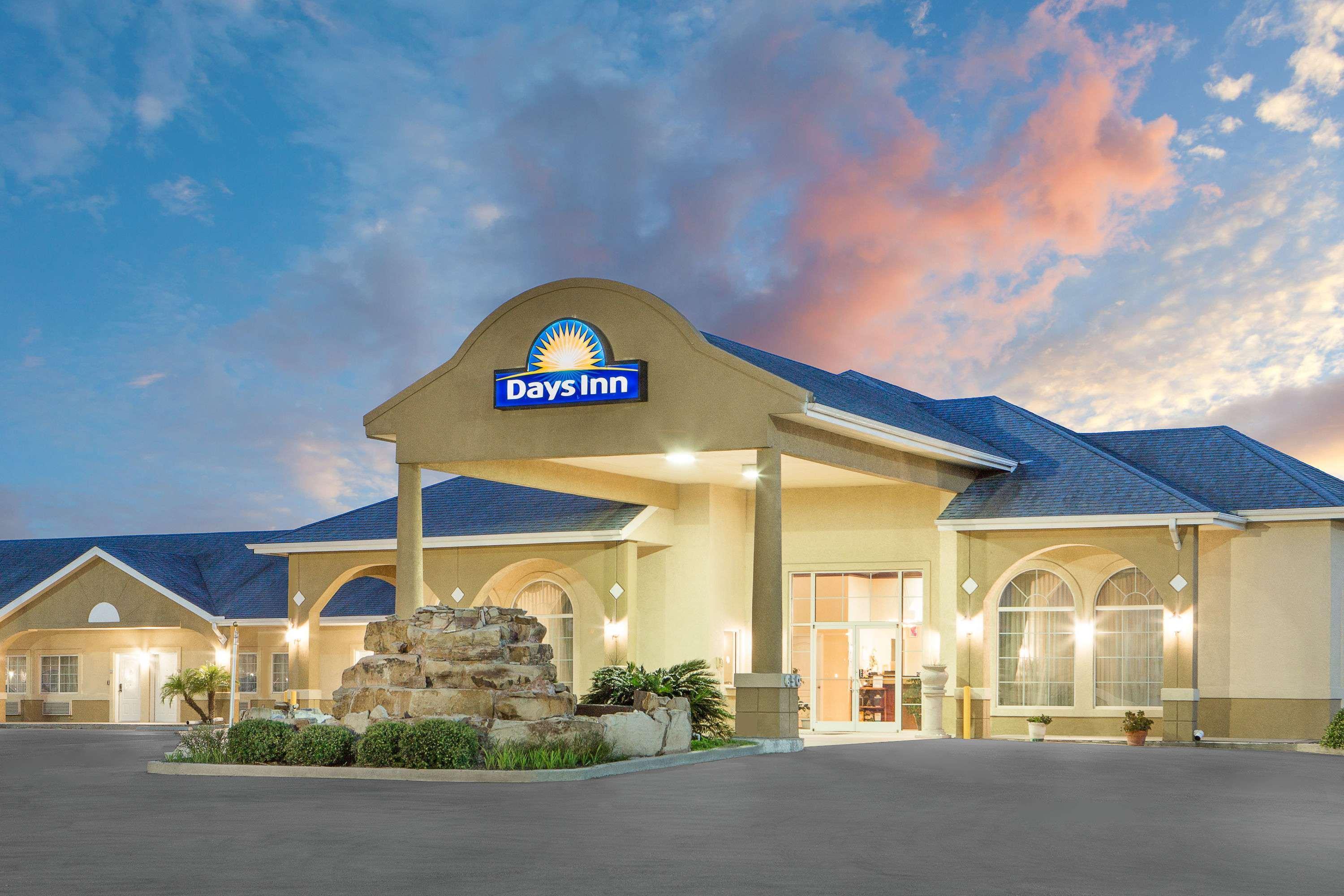 Days Inn By Wyndham Robstown Exterior photo
