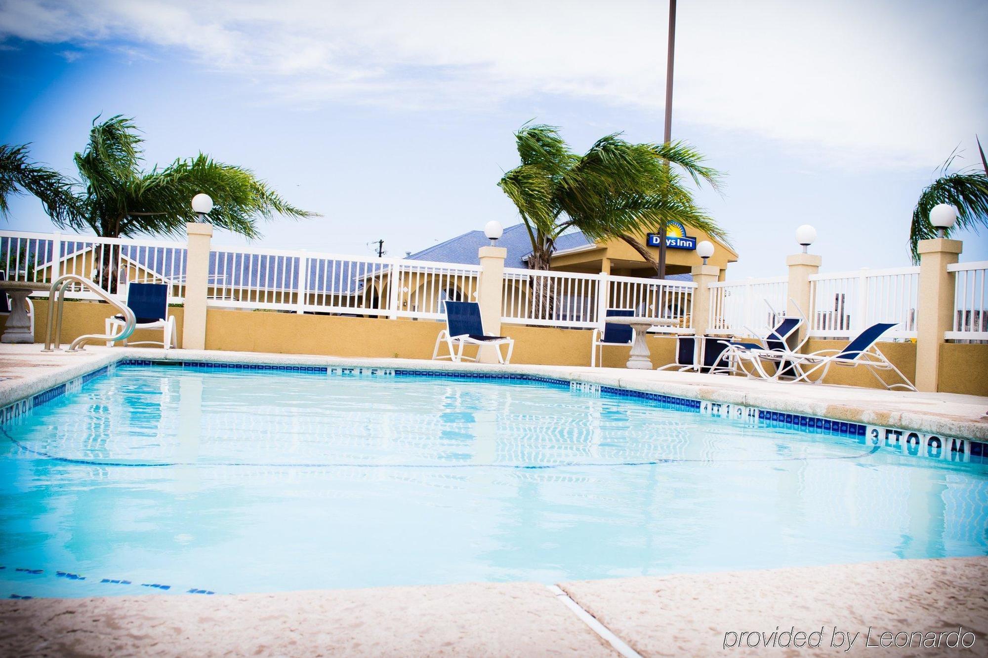 Days Inn By Wyndham Robstown Exterior photo