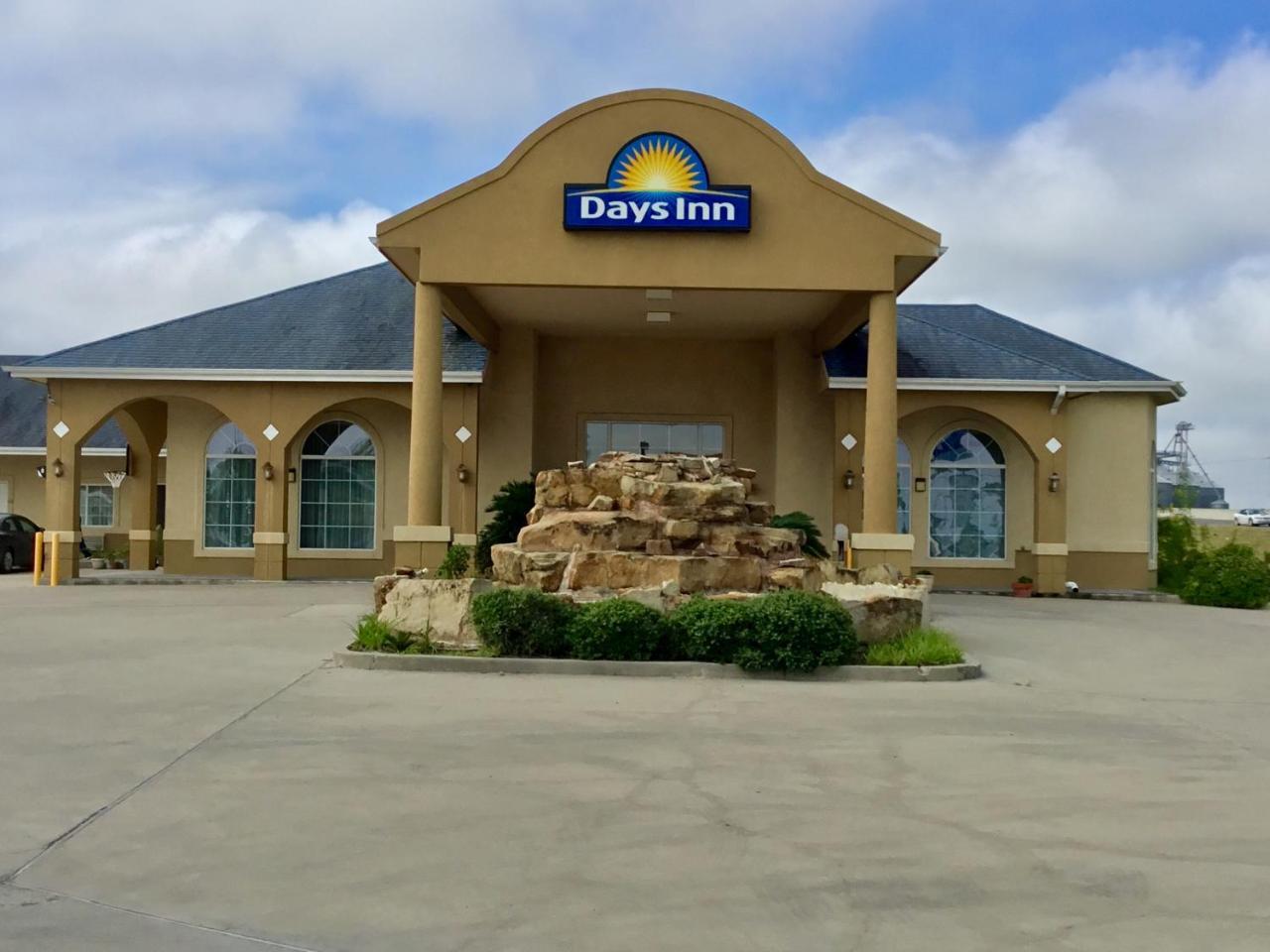 Days Inn By Wyndham Robstown Exterior photo