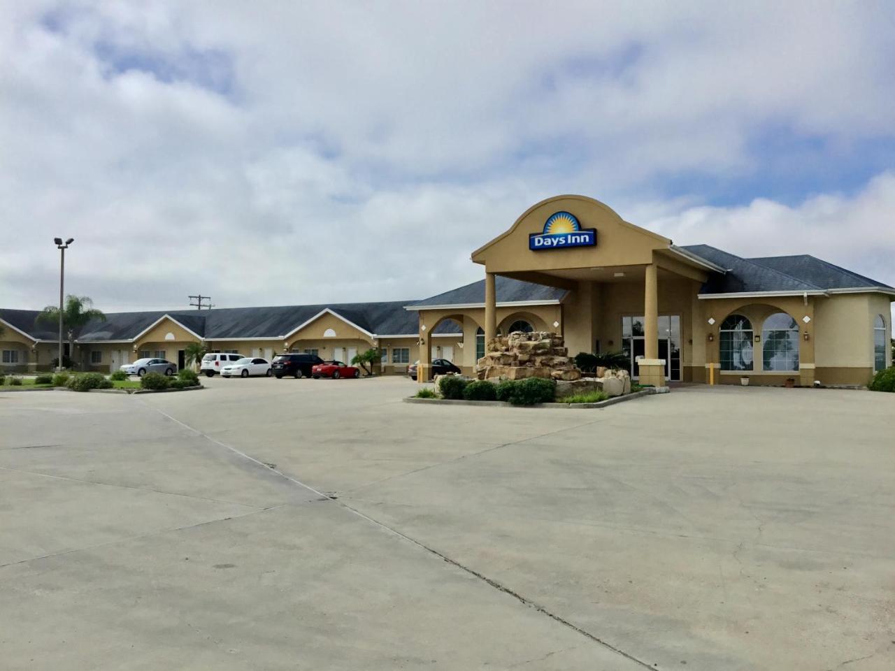 Days Inn By Wyndham Robstown Exterior photo