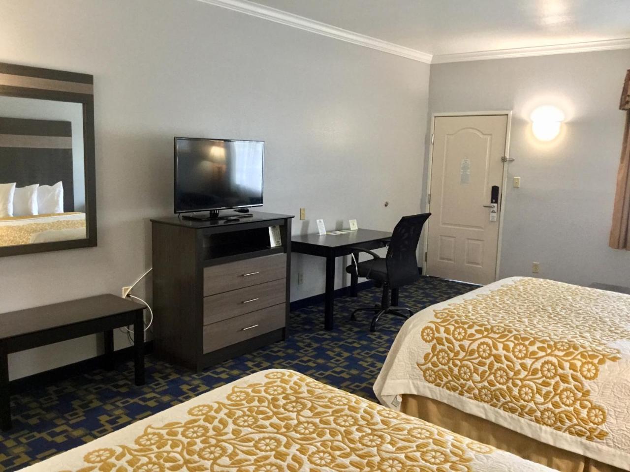 Days Inn By Wyndham Robstown Exterior photo