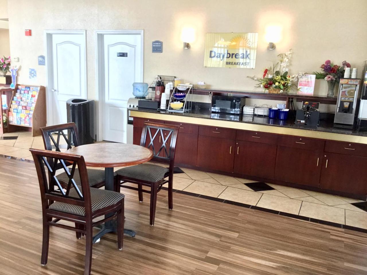 Days Inn By Wyndham Robstown Exterior photo