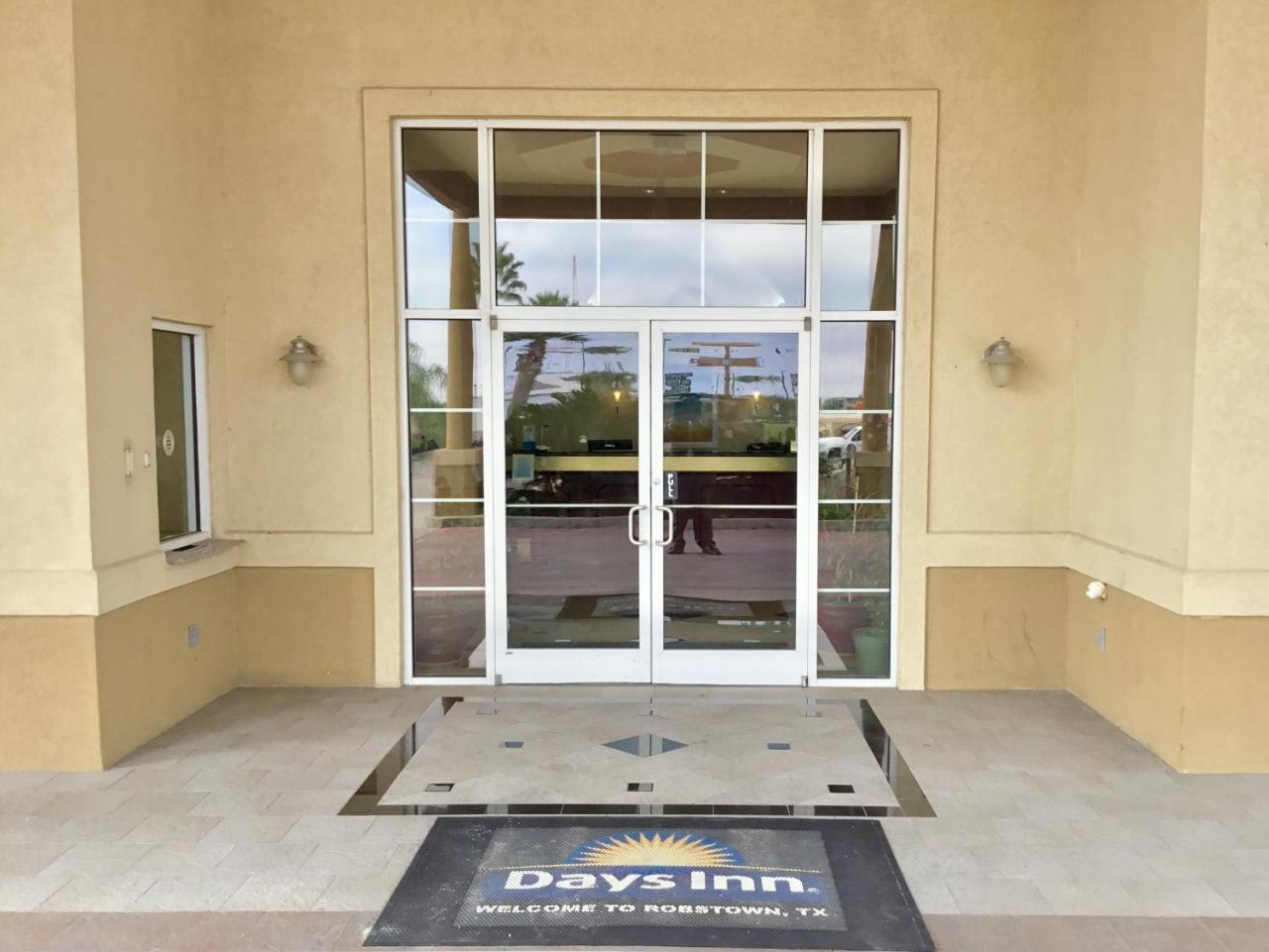Days Inn By Wyndham Robstown Exterior photo