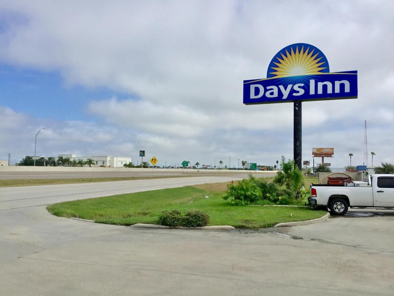 Days Inn By Wyndham Robstown Exterior photo