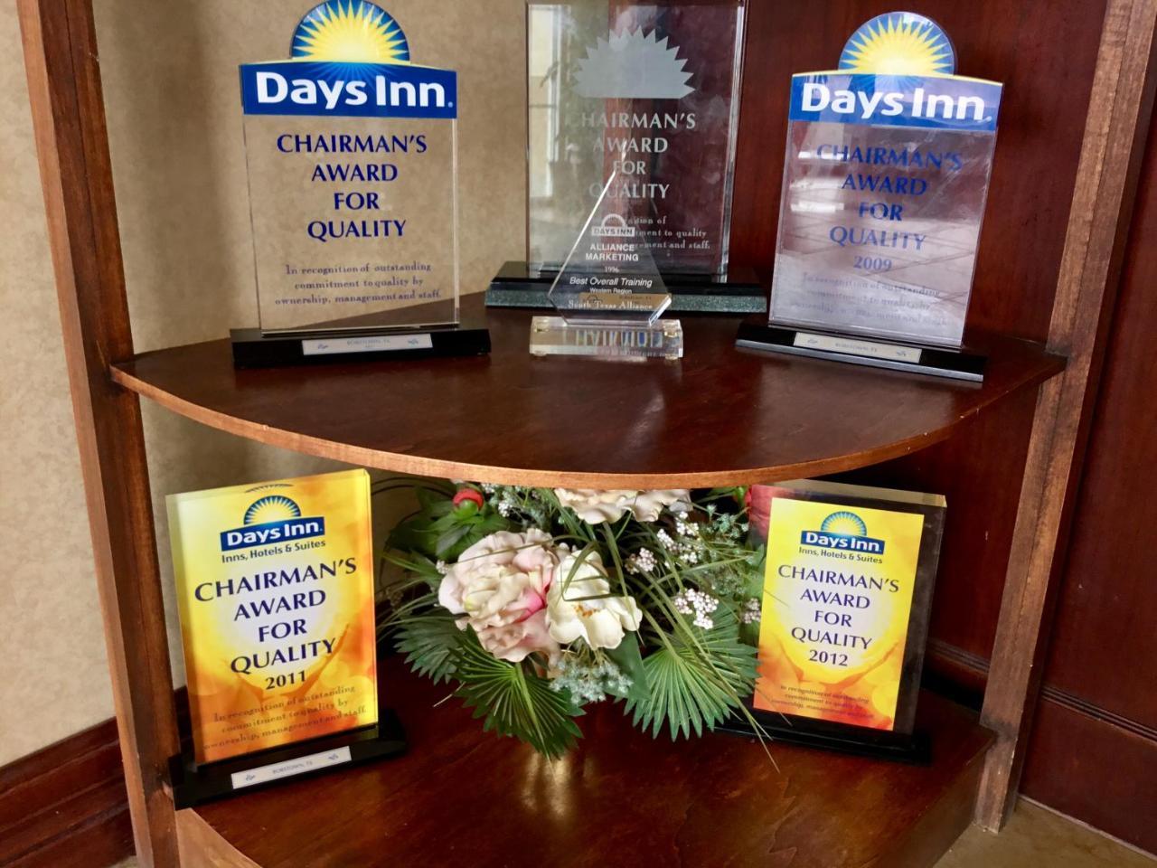 Days Inn By Wyndham Robstown Exterior photo
