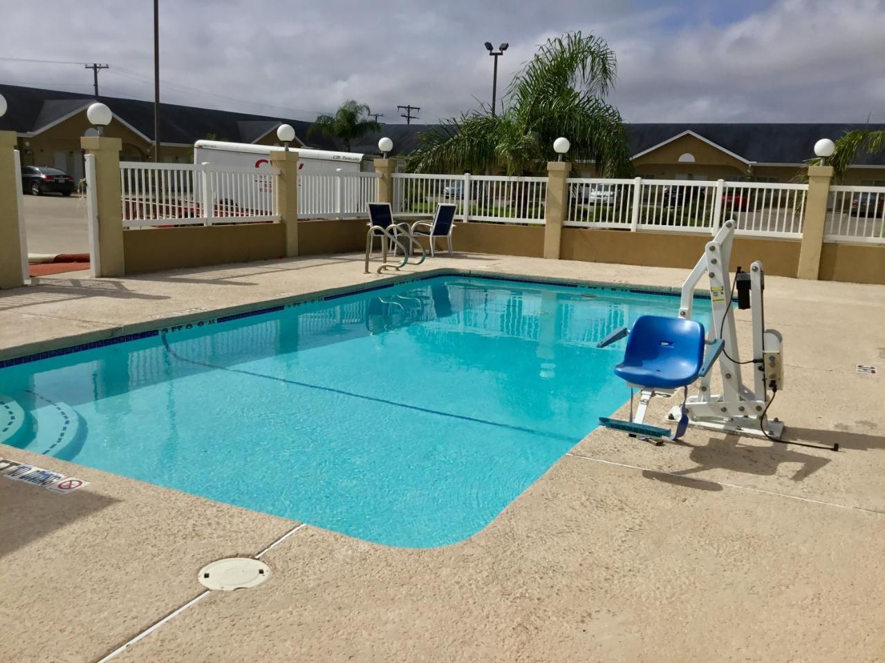 Days Inn By Wyndham Robstown Exterior photo