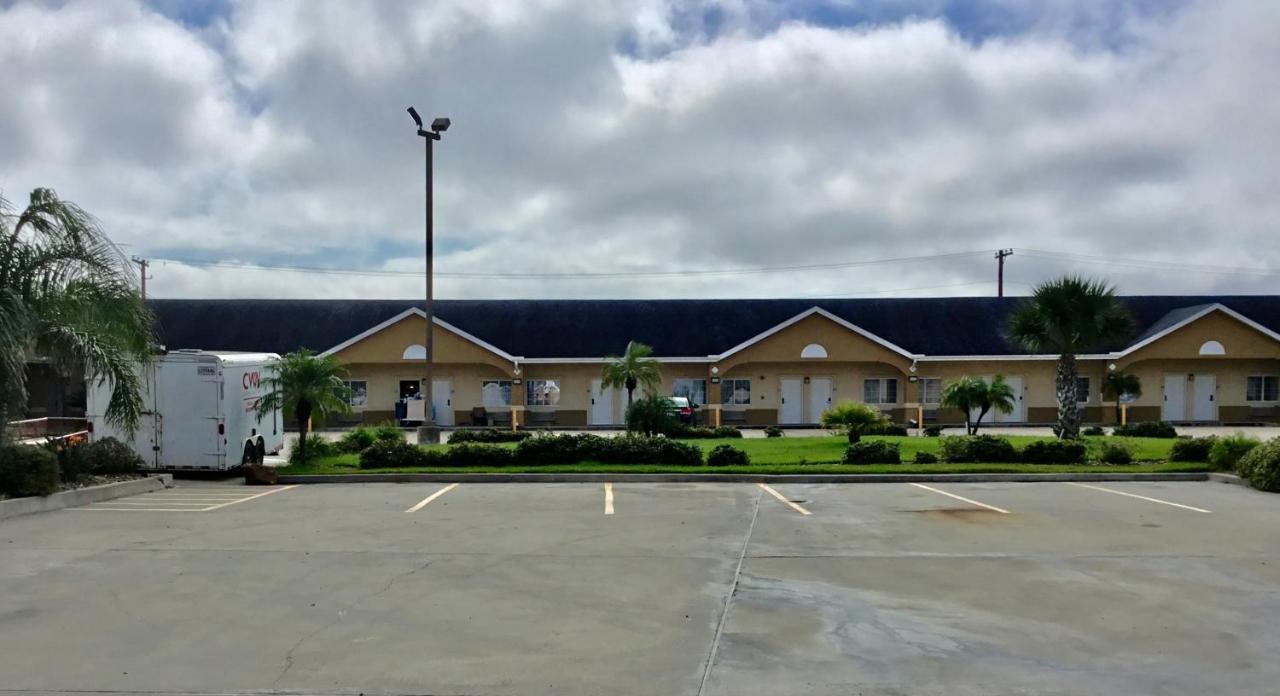 Days Inn By Wyndham Robstown Exterior photo
